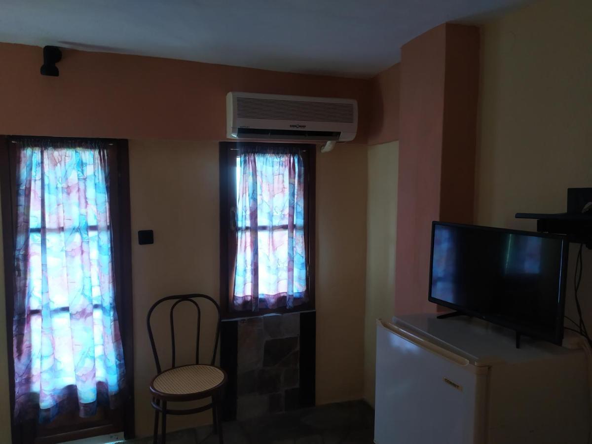Double With Two Single Beds * Tsagkarada